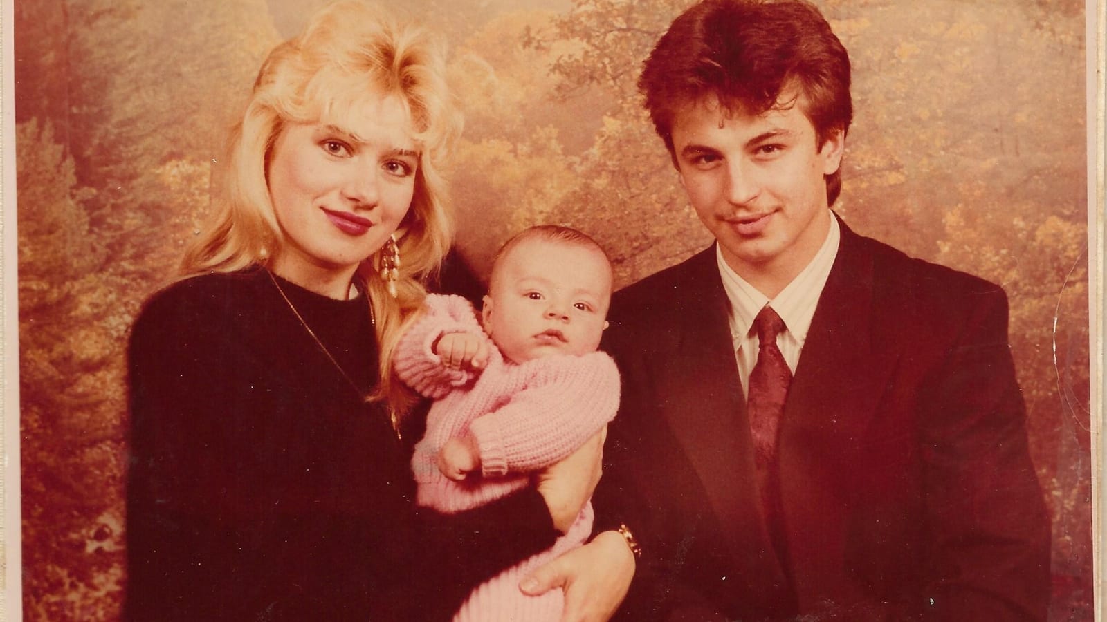 Олег Иванцов младенцем на руках у родителей, 1993 год